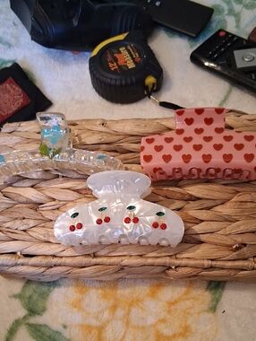 3 Medium Hair Clips